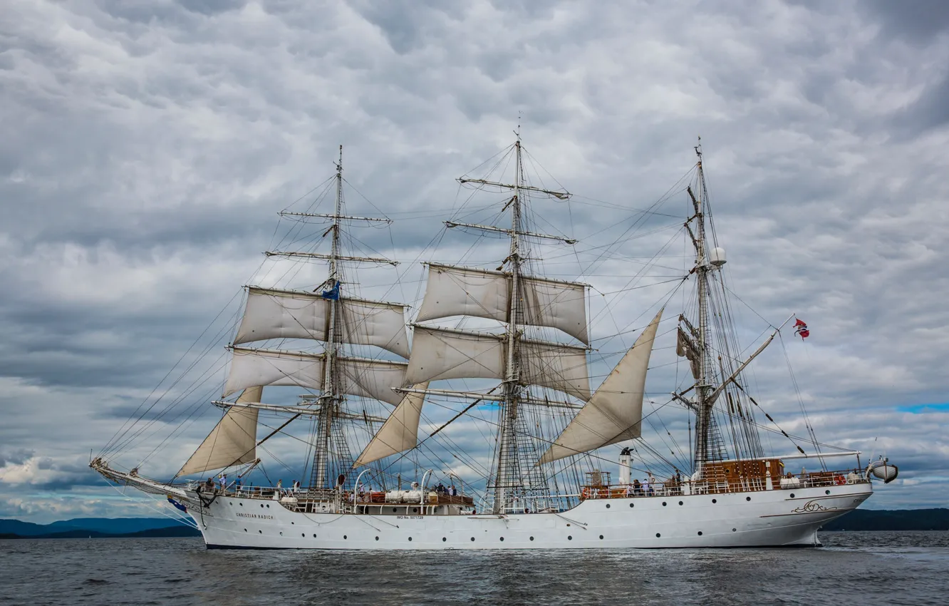 Фото обои Корабль, Тучи, Парусник, Судно, Паруса, Пасмурно, Christian Radich, Training Ship