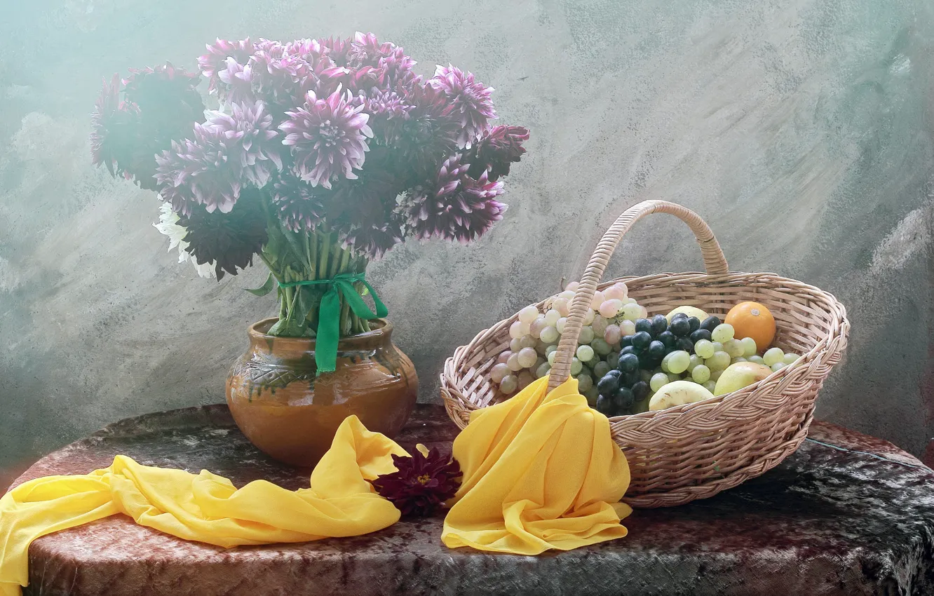 Фото обои цветы, букет, виноград, натюрморт, корзинка, предметы, композиция, георгины