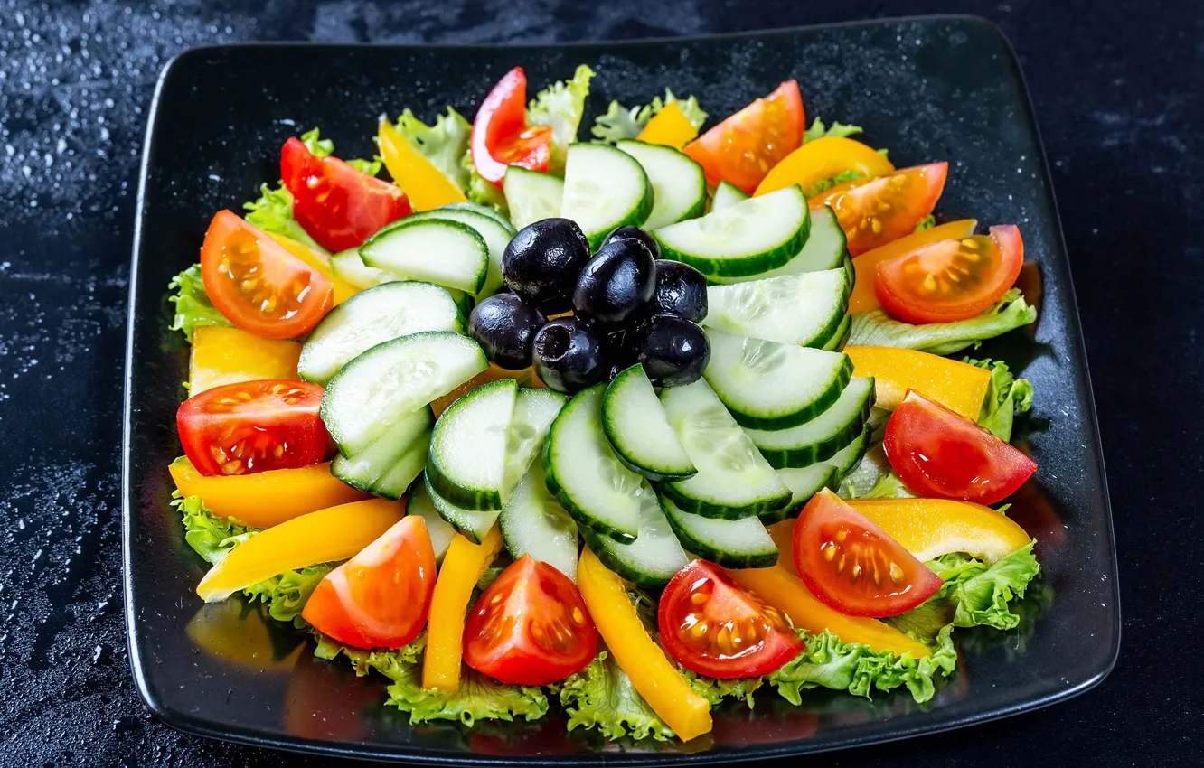 Фото обои тарелка, овощи, помидоры, оливки