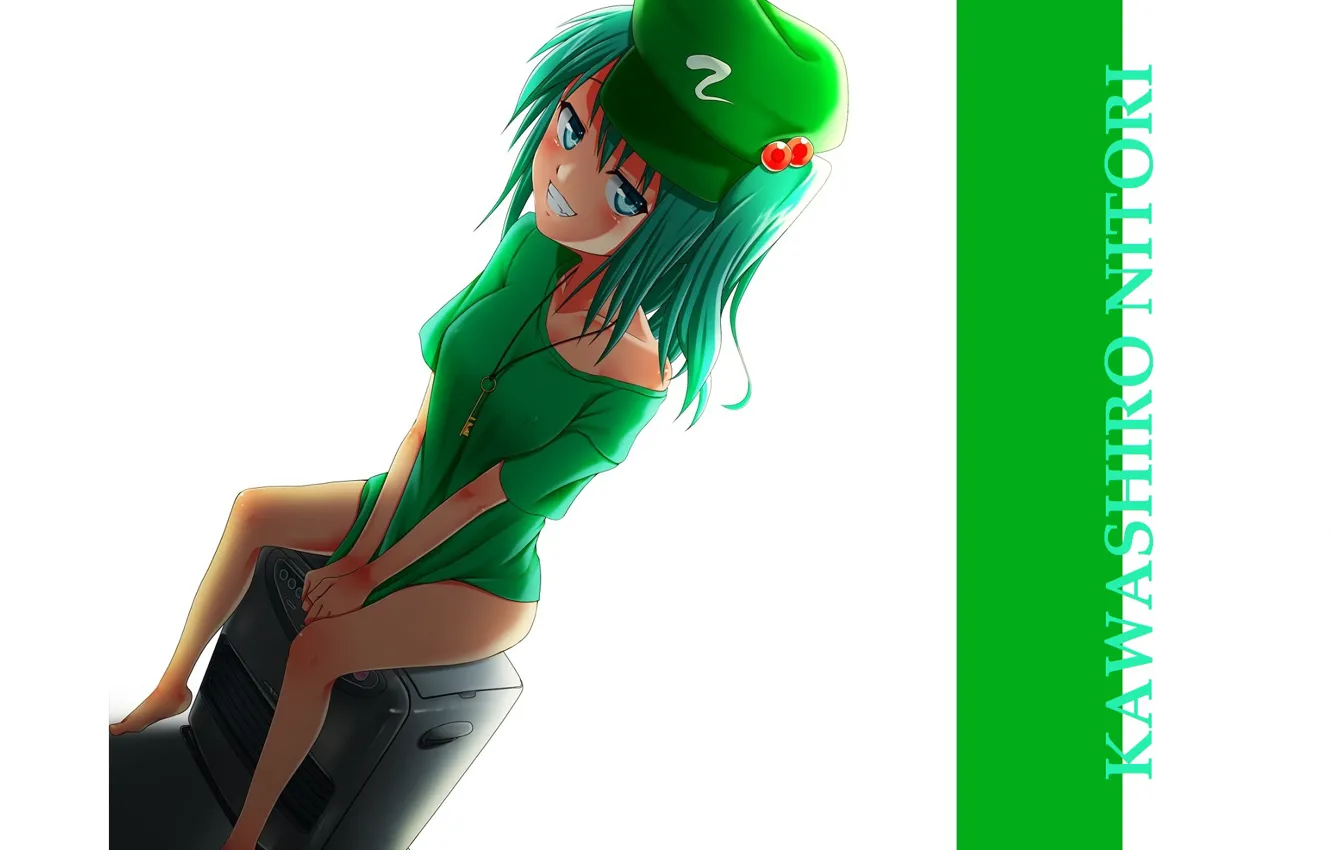Фото обои футболка, белый фон, кепка, зеленые волосы, ухмылка, сидит на стуле, Touhou Project, Проект Восток