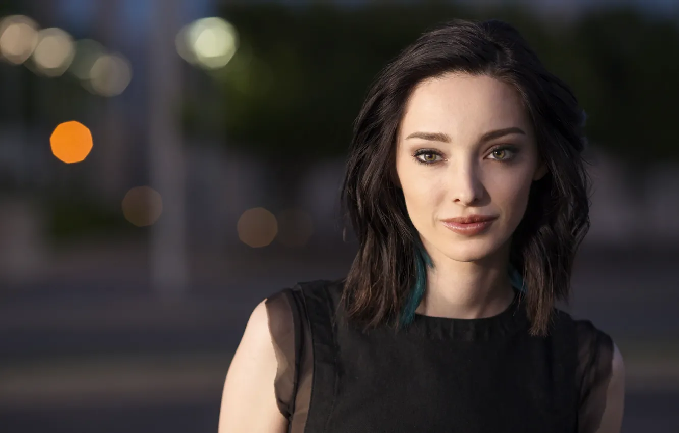 Фото обои девушка, лицо, фон, макияж, блузка, боке, Emma Dumont, Эмма Дюмон