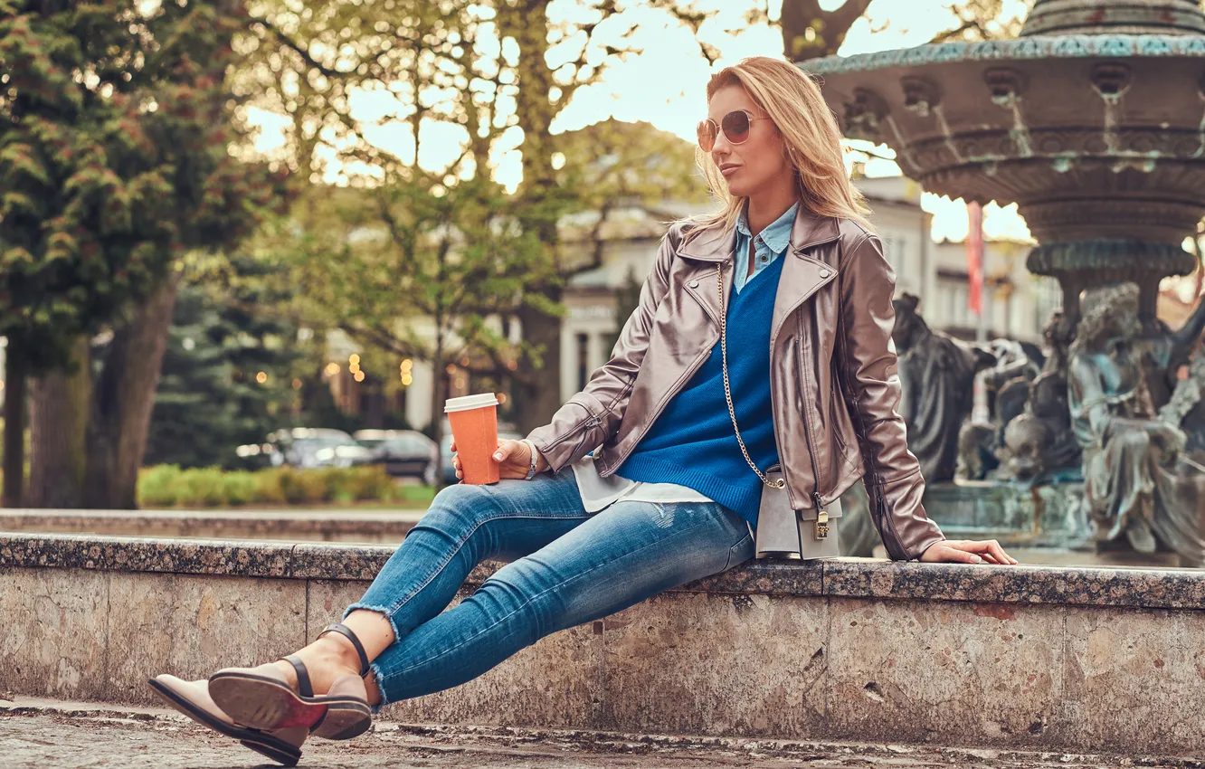 Фото обои blonde, female, outdoor, drinking, fashionable, relaxes