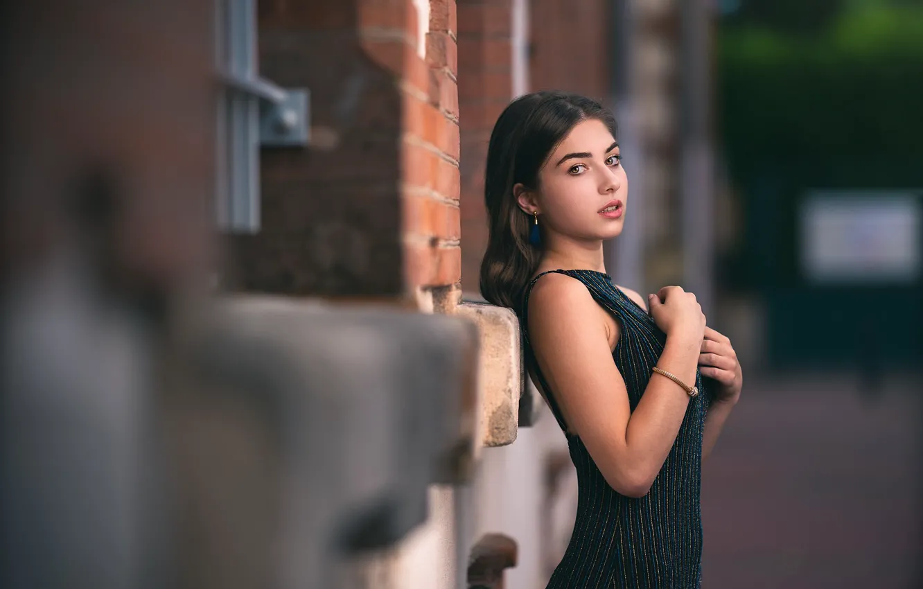 Фото обои взгляд, девушка, поза, милашка, Nina, боке