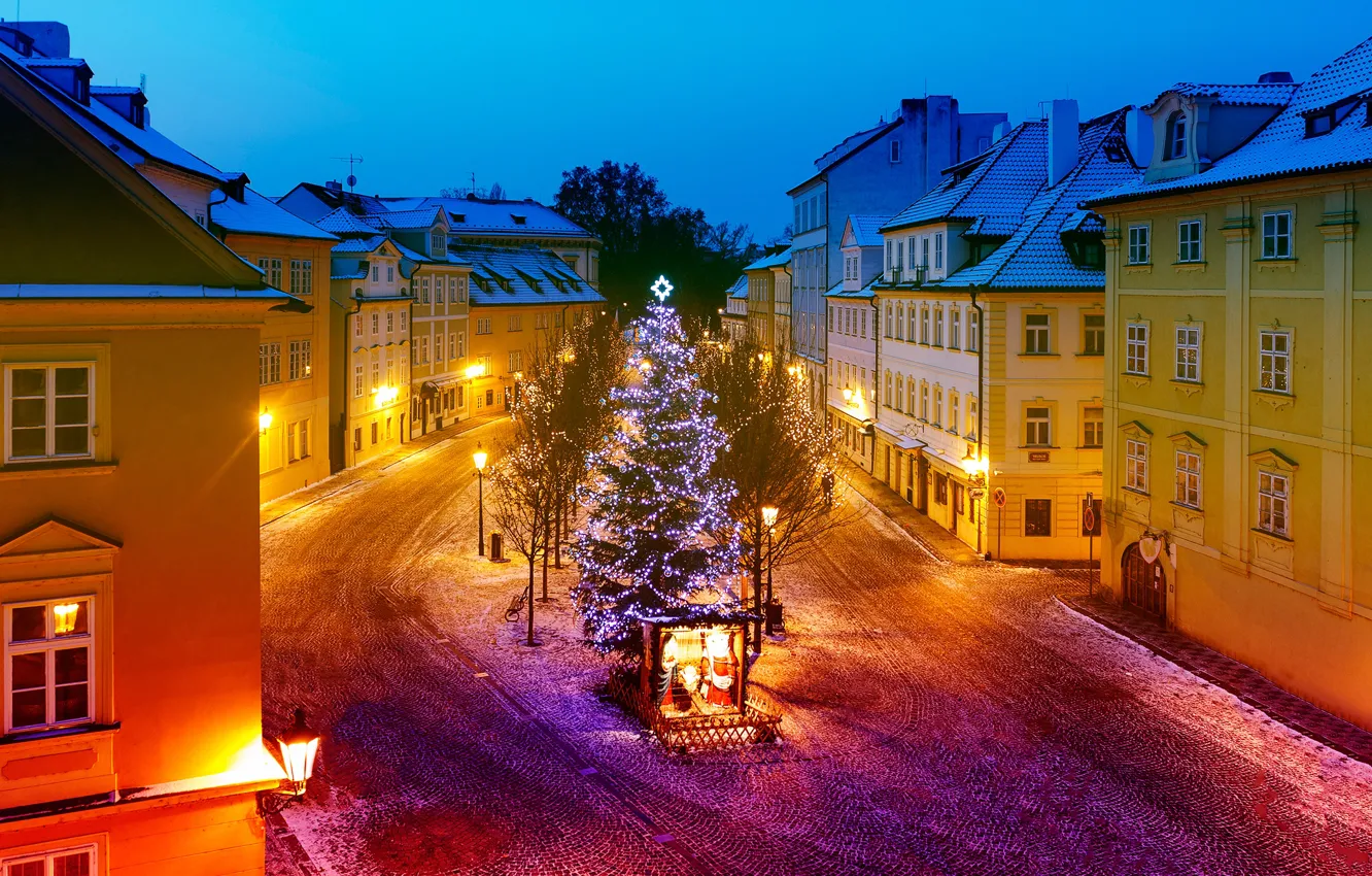 Фото обои дорога, деревья, огни, праздник, новый год, дома, рождество, вечер
