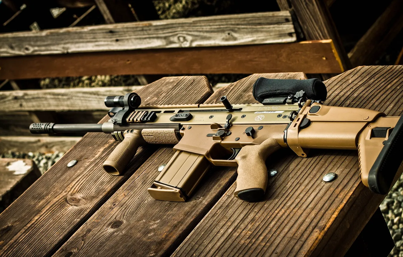 Фото обои оружие, дерево, автомат, оптика, лежит, тактическая рукоять, FN SCAR 17S