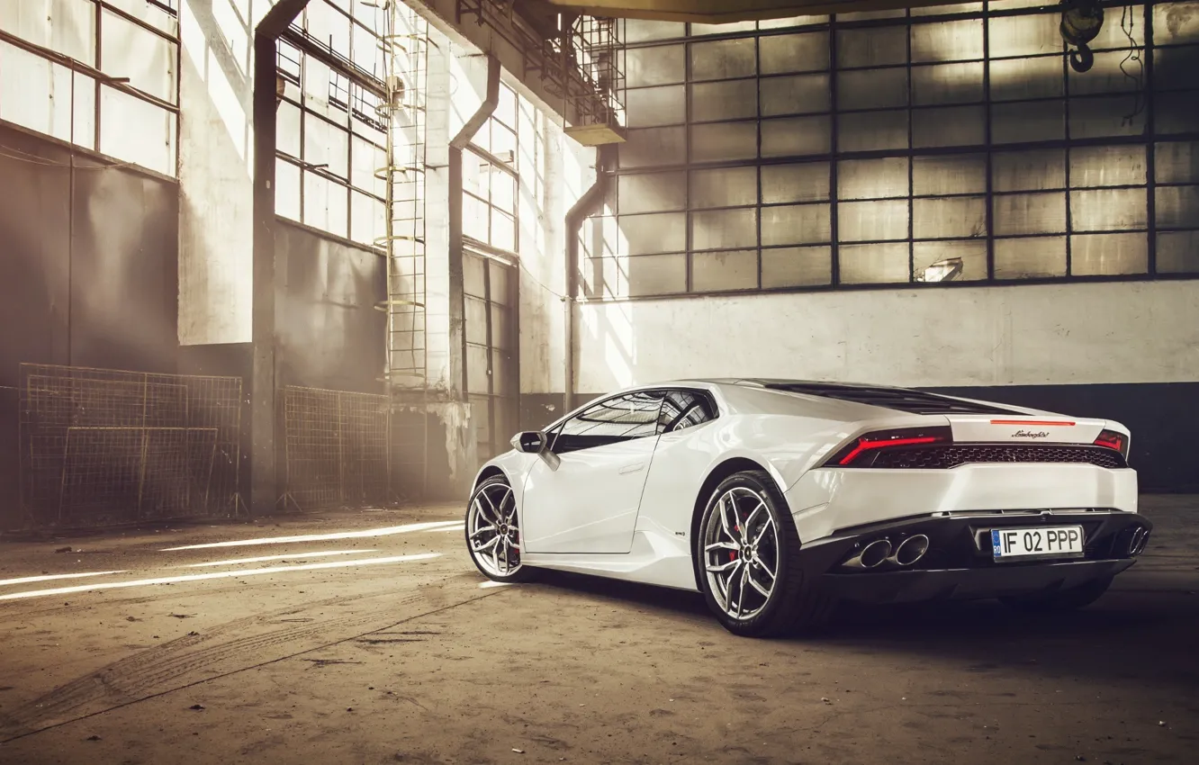 Фото обои Lamborghini, White, Supercar, 2014, Rear, Huracan, LP610-4
