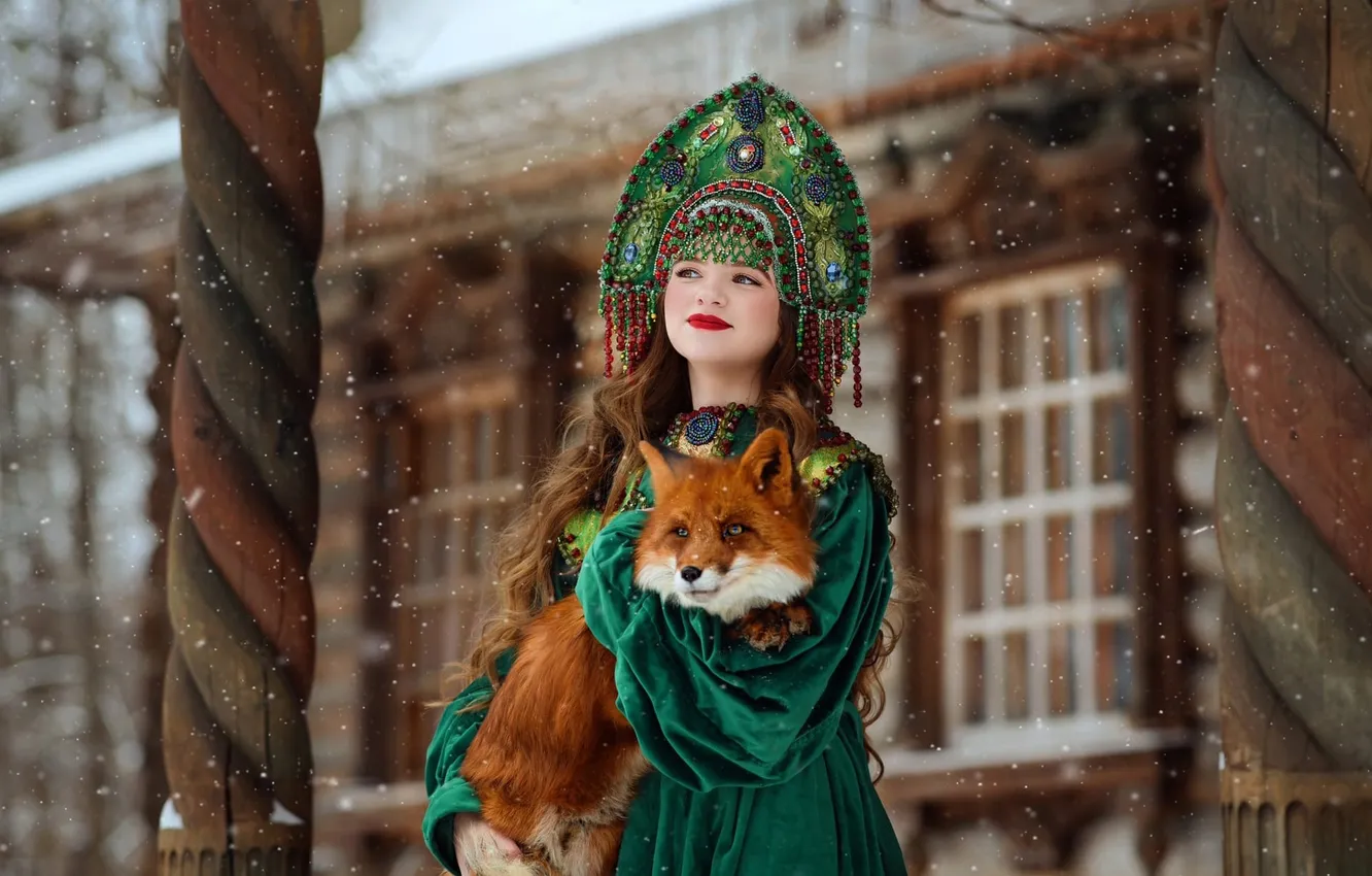 Фото обои зима, девушка, поза, улыбка, дом, стиль, окна, лиса