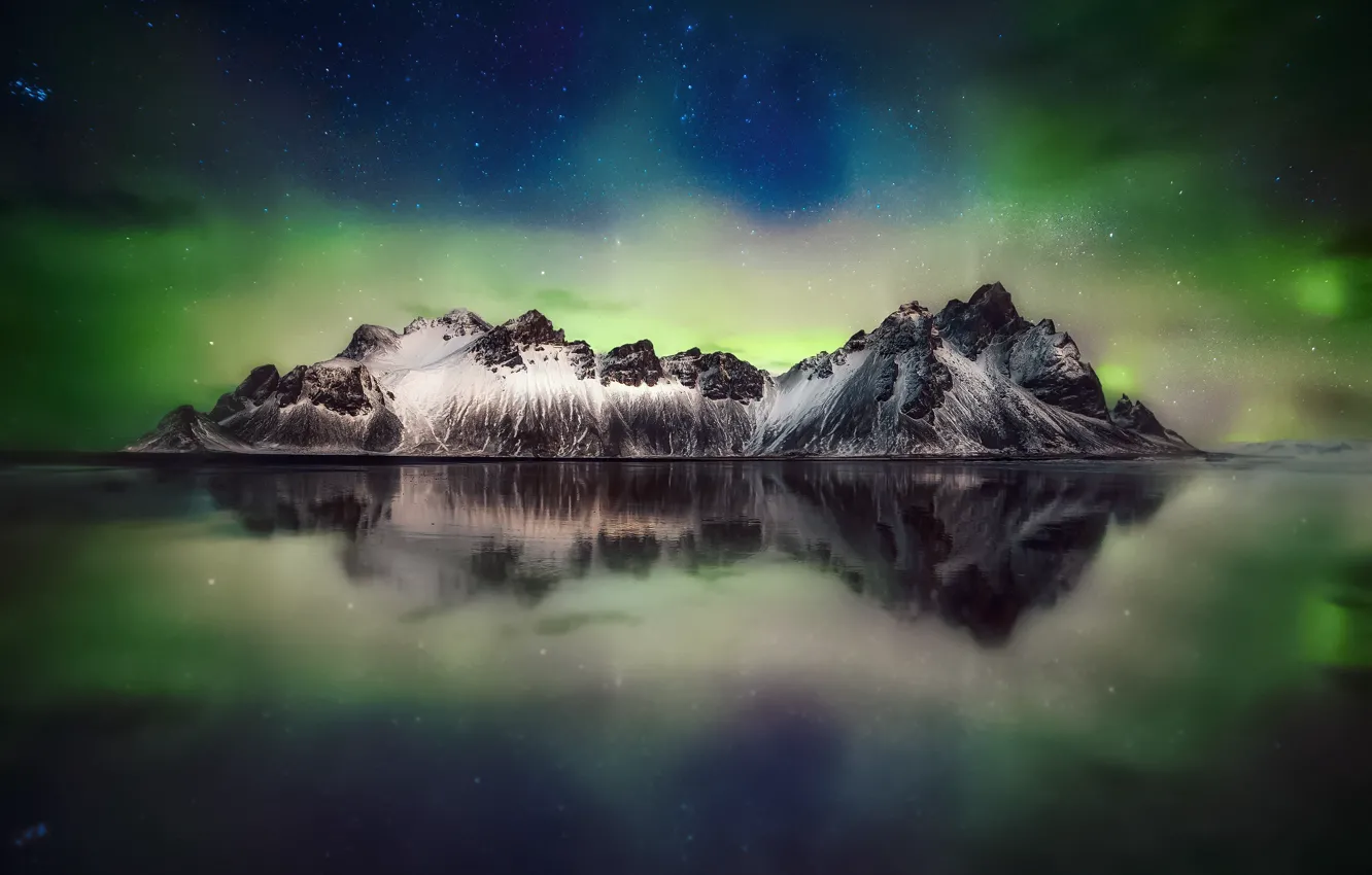 Фото обои небо, звезды, горы, ночь, северное сияние, Исландия, мыс, Stokksnes