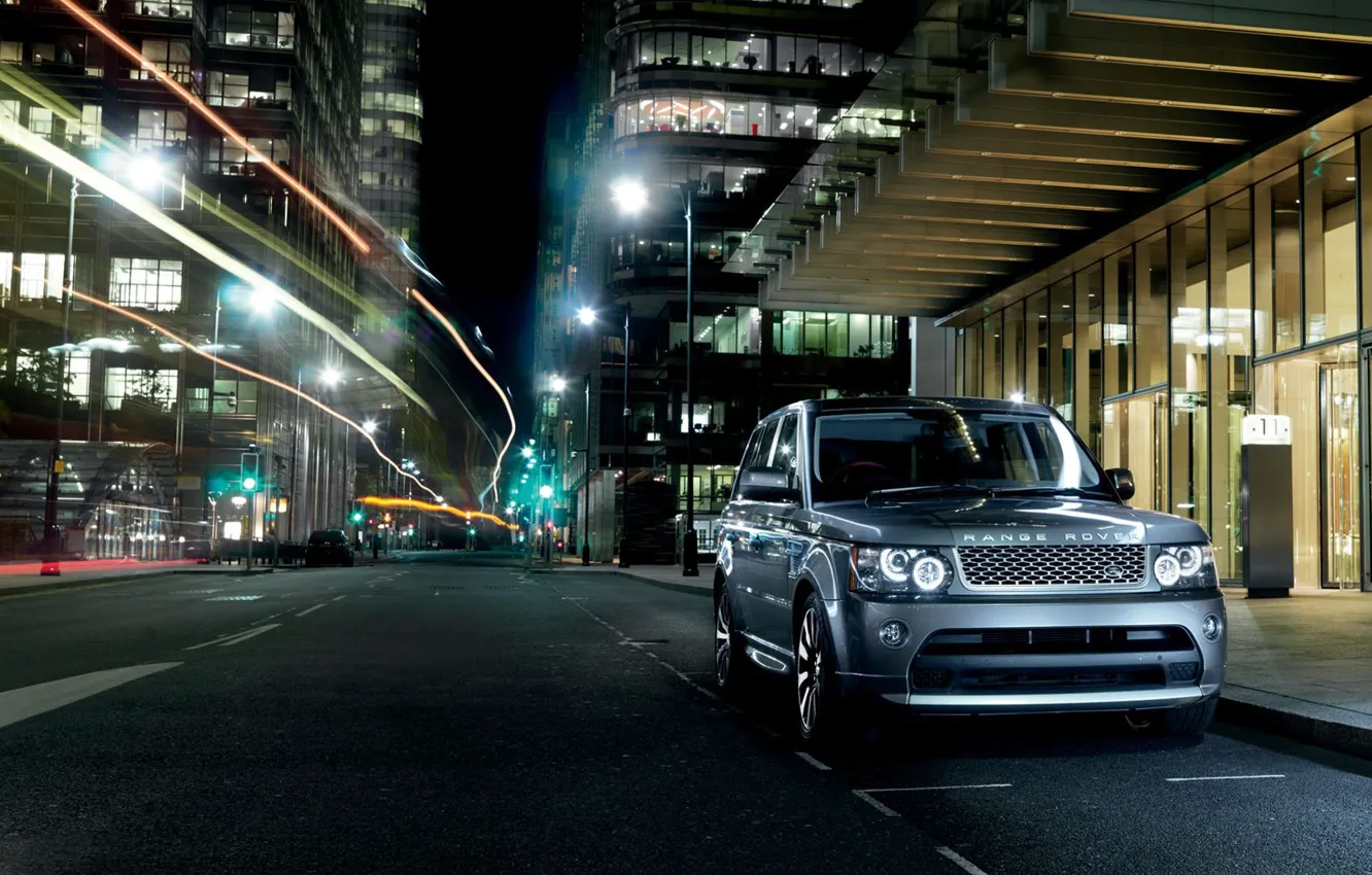 Фото обои ночь, город, стоянка, Land Rover, Range Rover, Sport