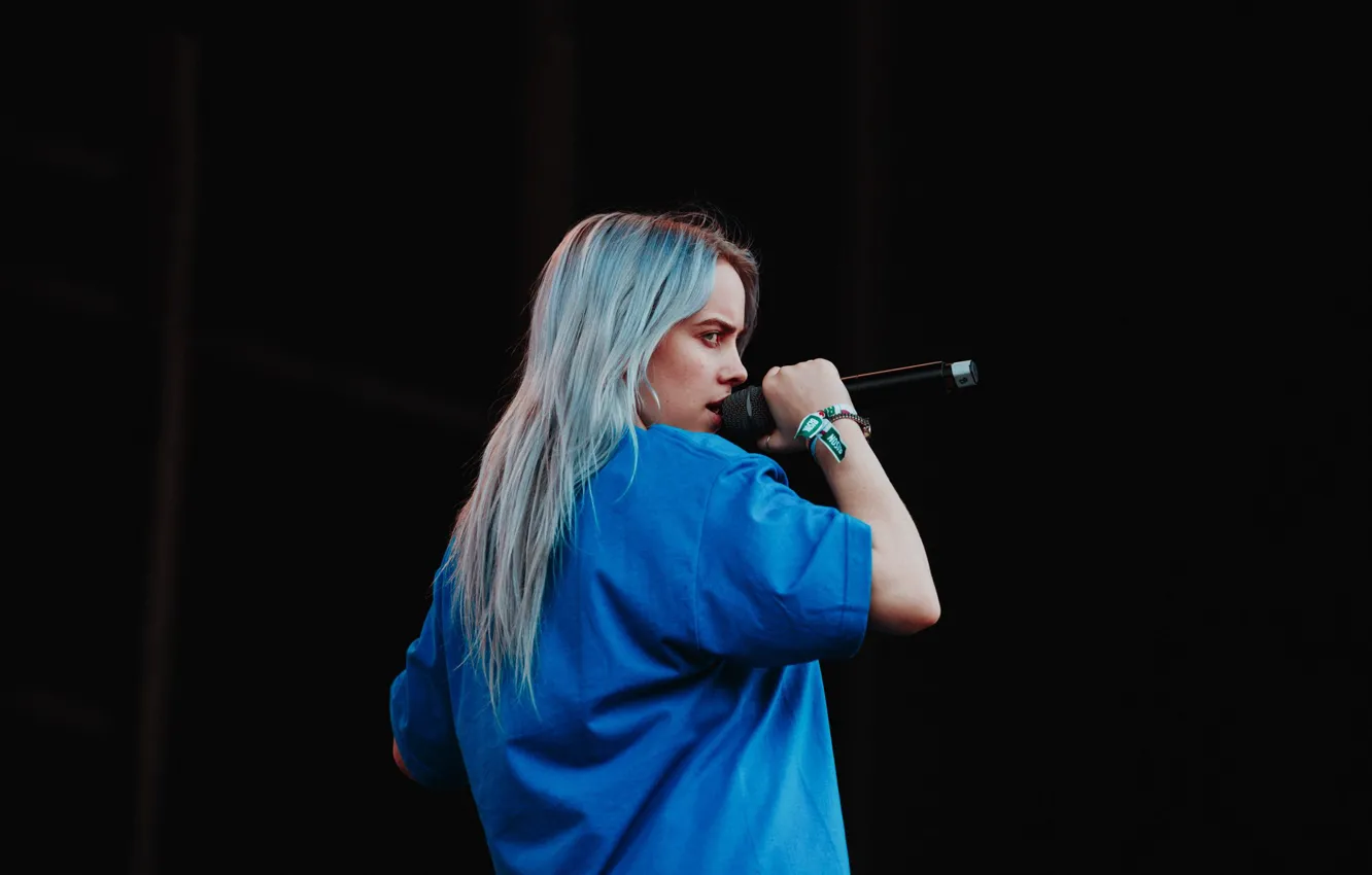 Фото обои микрофон, певица, singer, blond, поёт, sing, Billie Eilish, Билли Айлиш