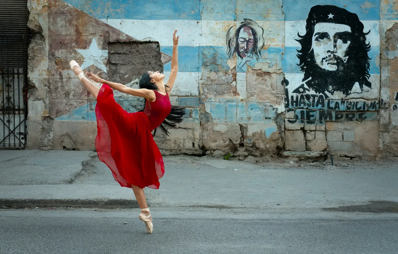 Фото обои девушка, город, улица