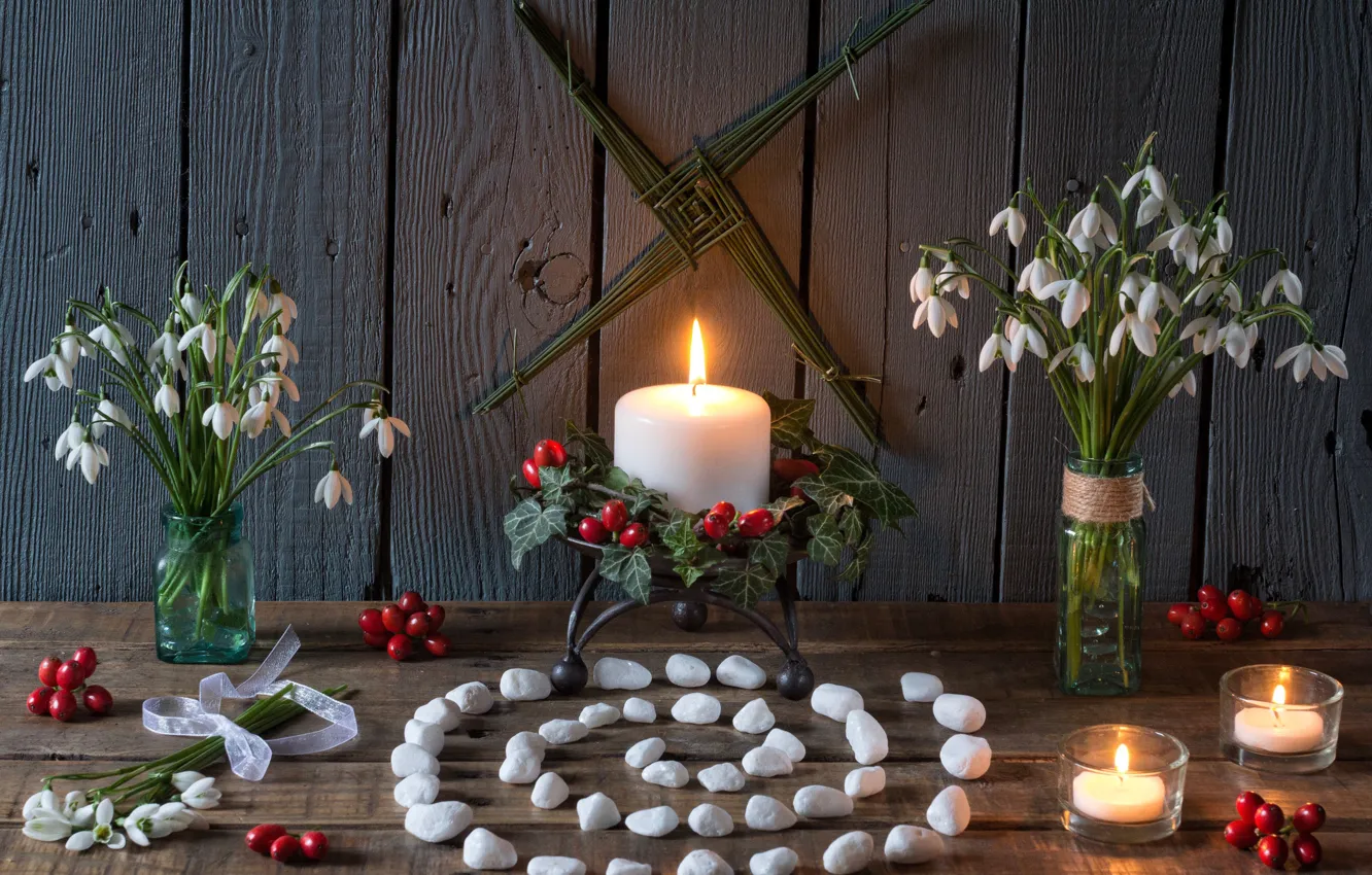 Фото обои цветы, стиль, ягоды, спираль, свечи, подснежники, камешки