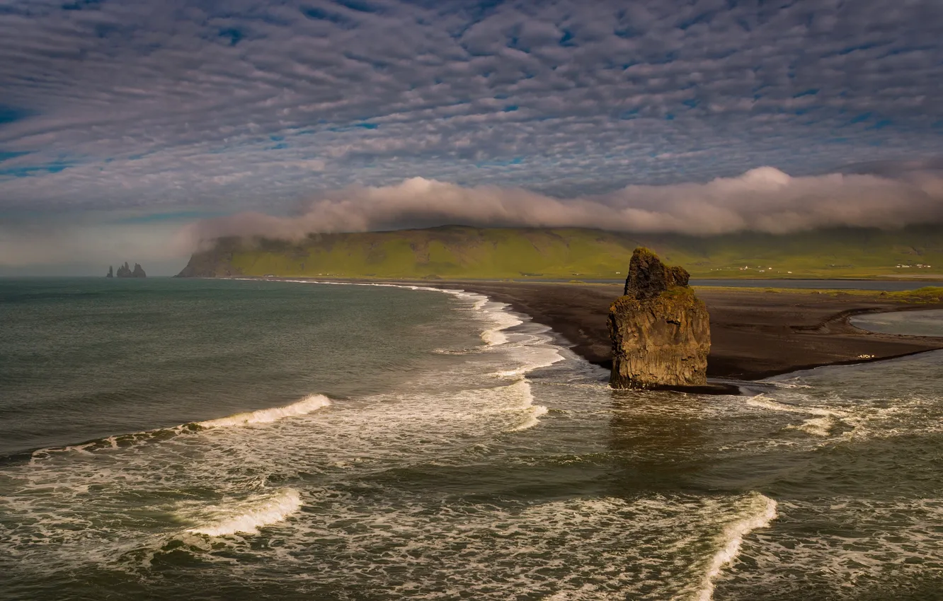 Фото обои море, волны, облака, горы, скала