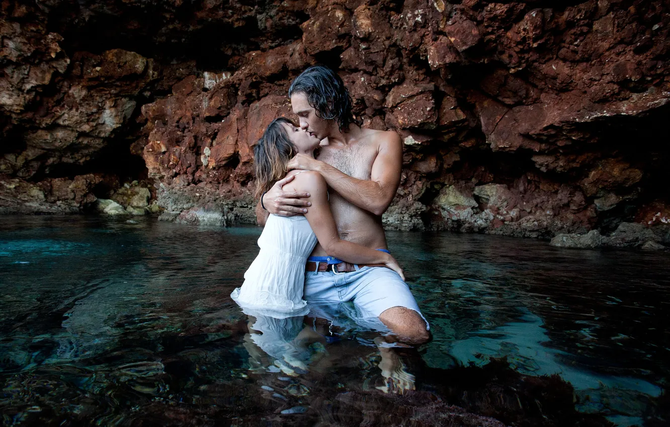 Фото обои девушка, любовь, поцелуй, парень, в воде