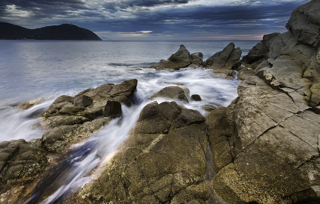 Фото обои море, тучи, камни, скалы