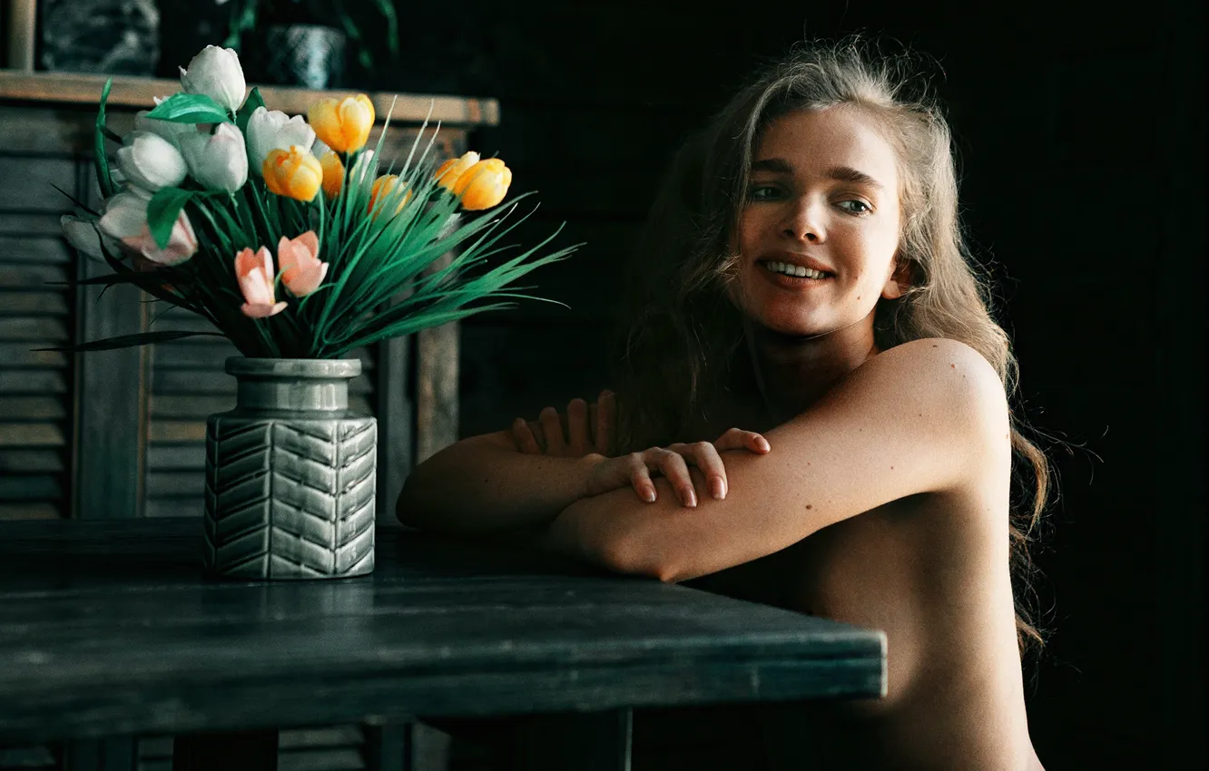 Фото обои девушка, цветы, улыбка, модель, тюльпаны, Владимир Стефанович, Vladimir Stefanovich, Ксения Кадникова