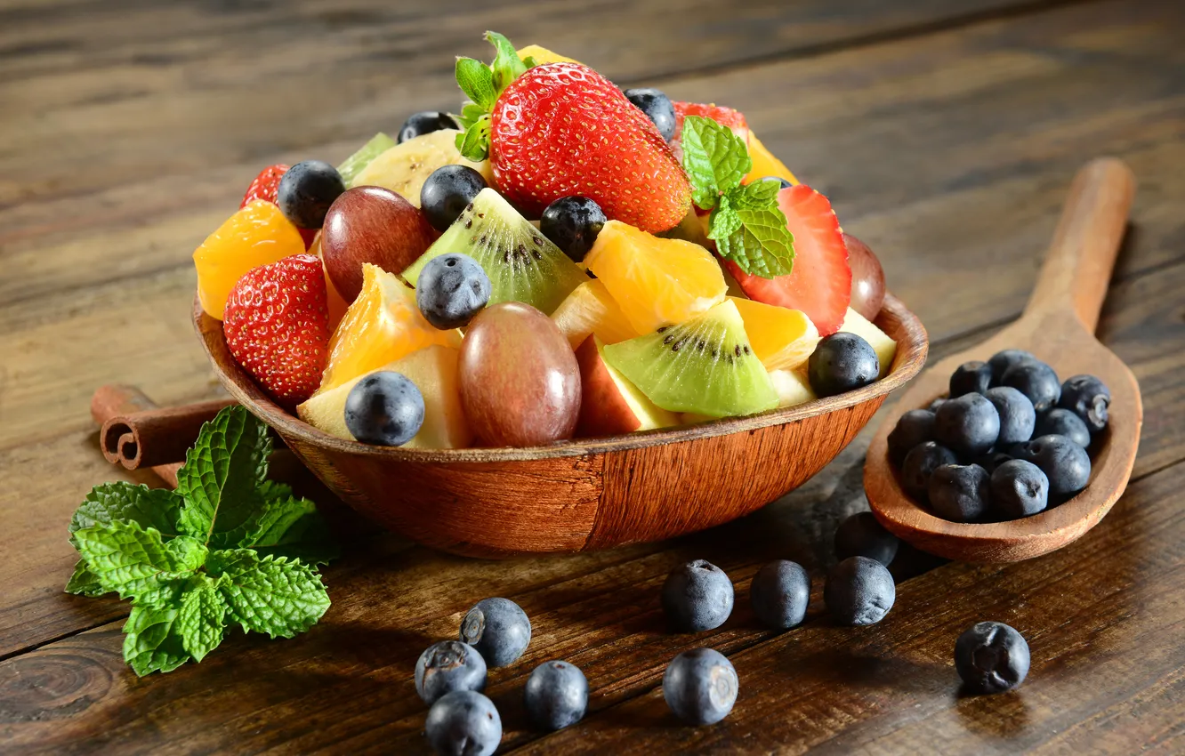 Фото обои ложка, десерт, berries, фруктовый салат, mint leaves, fruit salad, ягоды черники, листья мяты