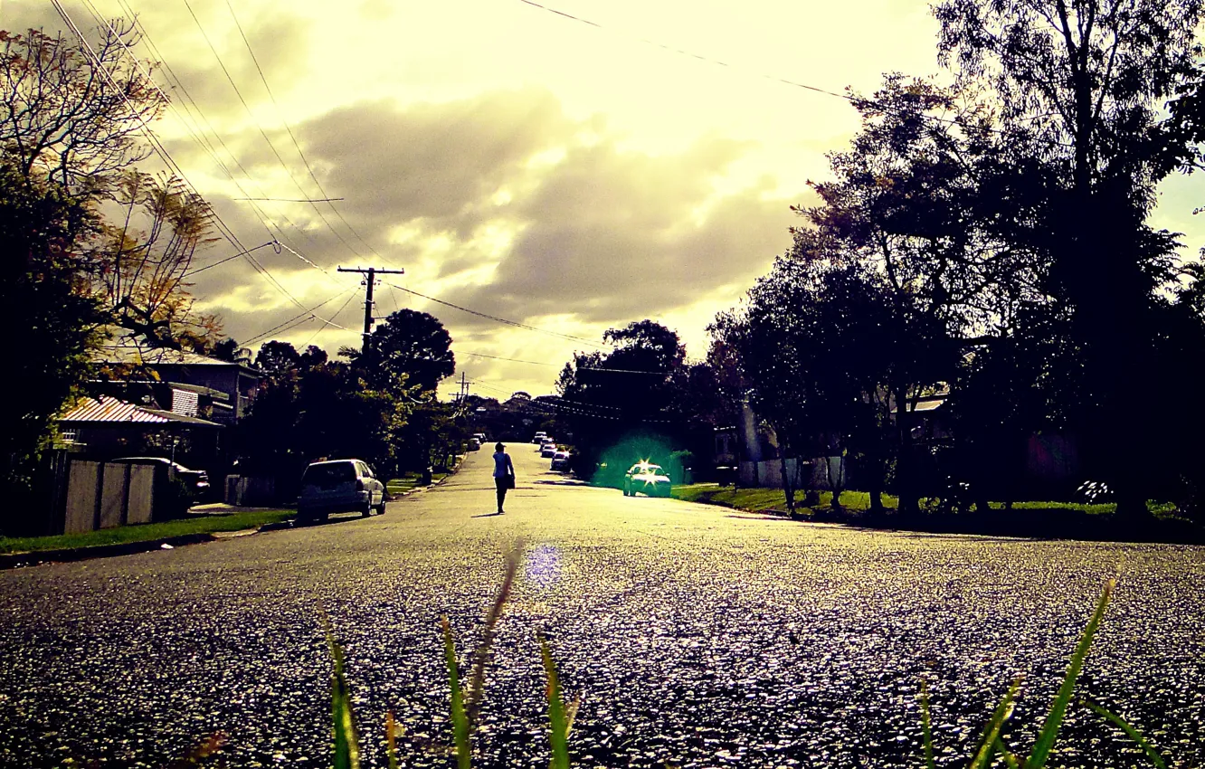 Фото обои дорога, город, улица, Walking On Lonely Road