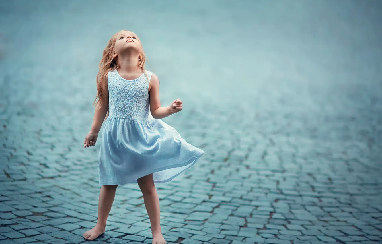 Фото обои платье, девочка, мостовая