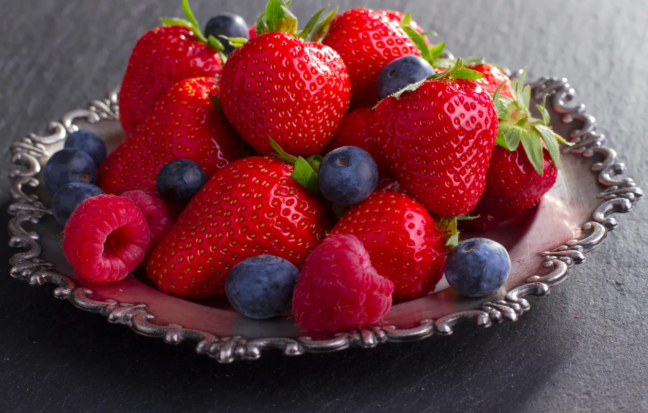 Фото обои ягоды, малина, клубника, тарелка, fresh, strawberry, голубика, berries