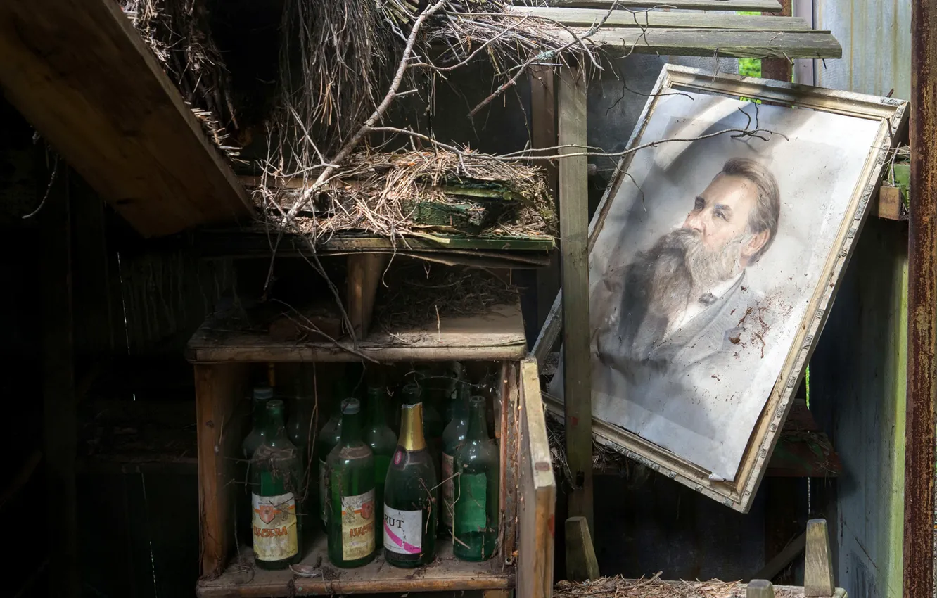 Фото обои свалка, бутылки, Friedrich Engels