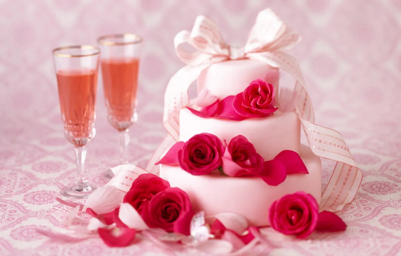 Фото обои цветы, праздник, вино, розы, бокалы, лента, торт, шампанское
