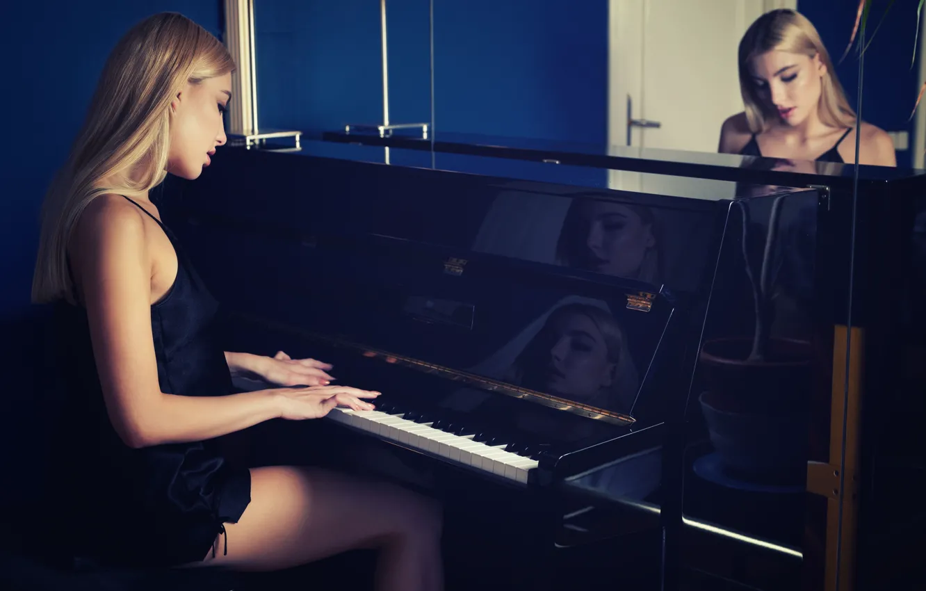 Фото обои long hair, hot girl, piano, model, sexy woman, Musician, keys, photoshoot