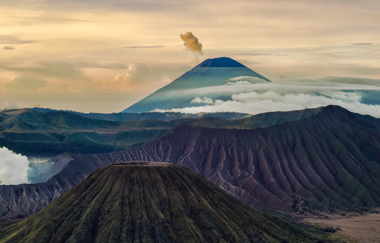 Фото обои облака, горы, вулкан, вулканы, Бромо, Ява, тектонический комплекс, Тангер