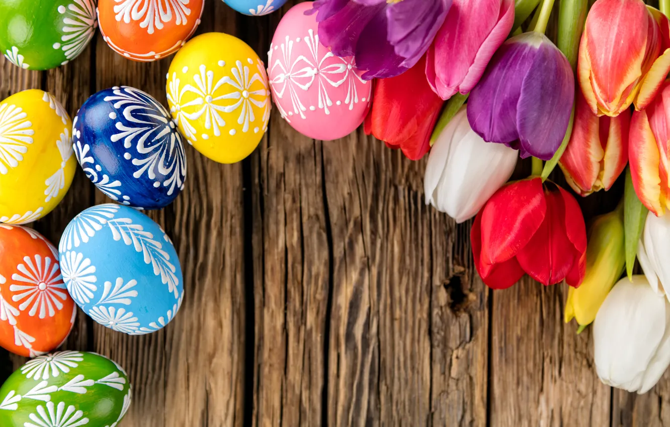 Фото обои яйца, colorful, Пасха, тюльпаны, happy, wood, flowers, tulips