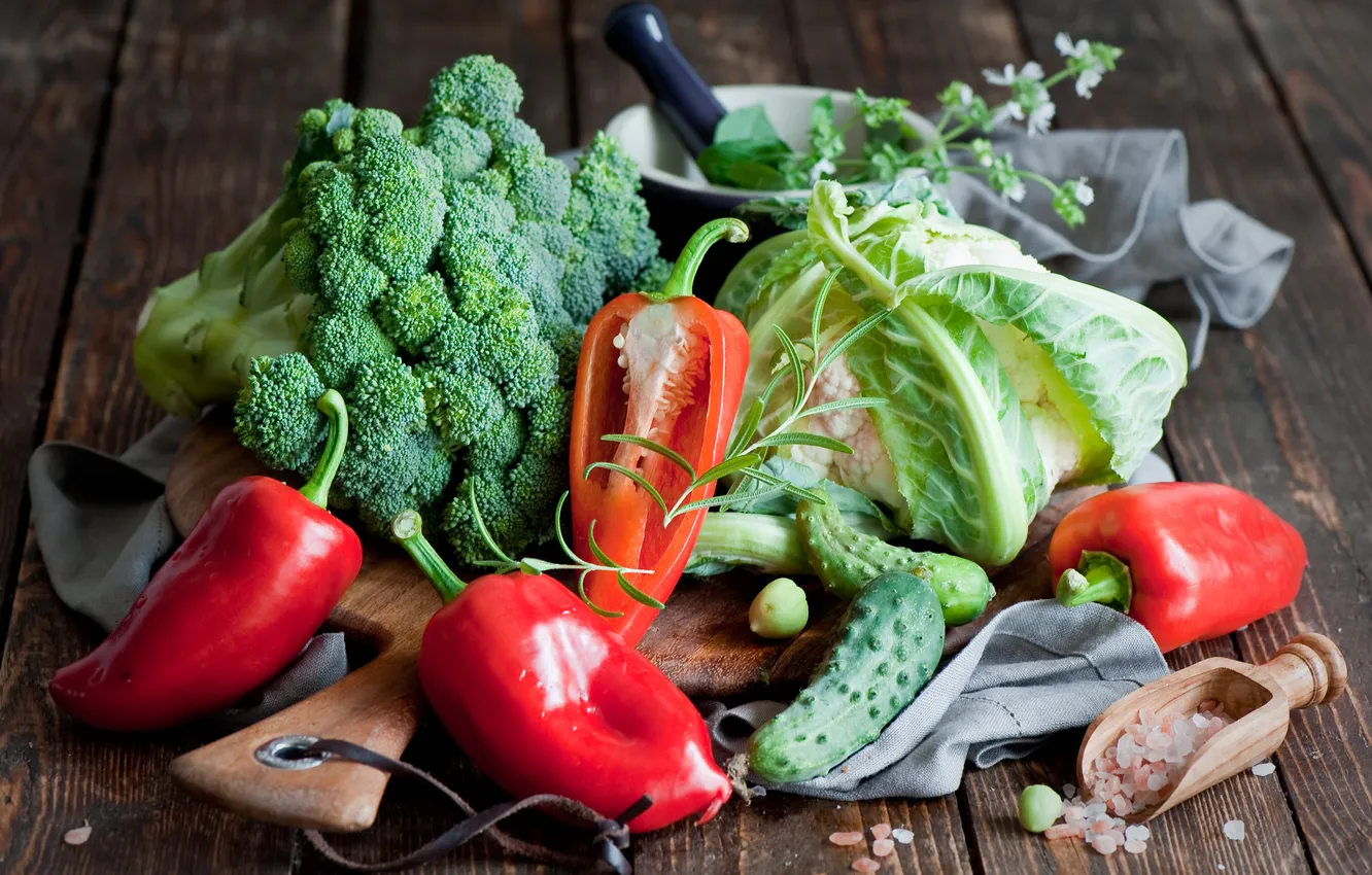 Фото обои зелень, красный, перец, овощи, капуста, ножницы, огурцы, брокколи