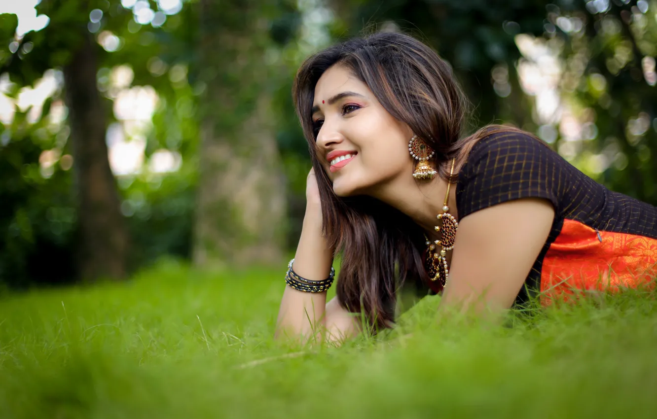 Фото обои girl, hot, sexy, eyes, smile, beautiful, figure, model