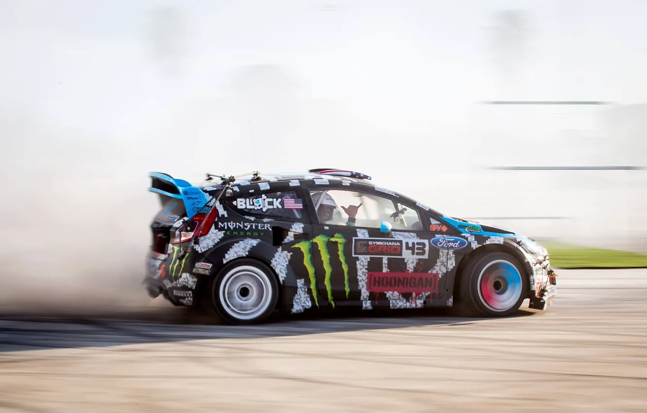 Фото обои дым, ford, ken block, пробуксовка, fiesta, rx43