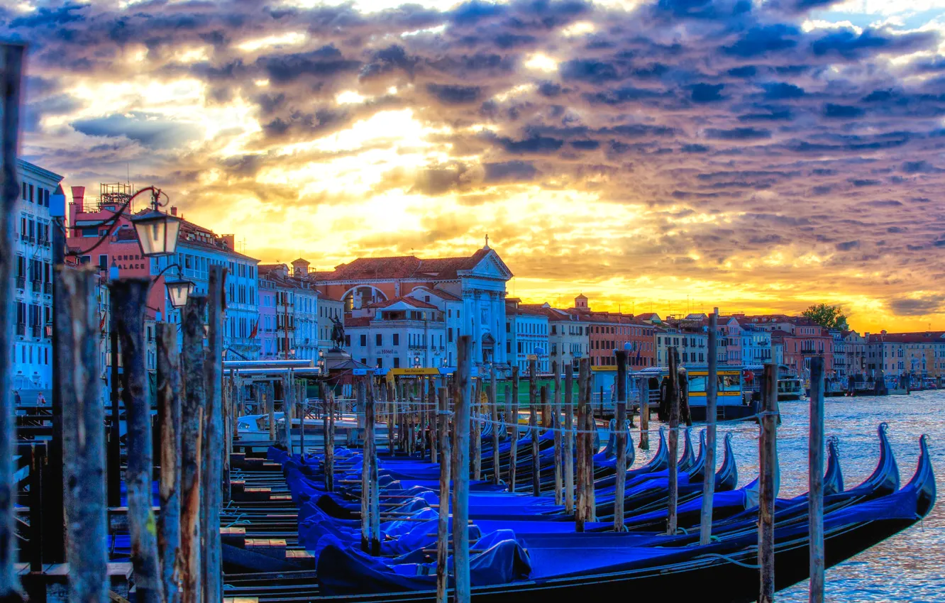 Фото обои рассвет, дома, лодки, утро, Италия, Венеция, канал, гондола
