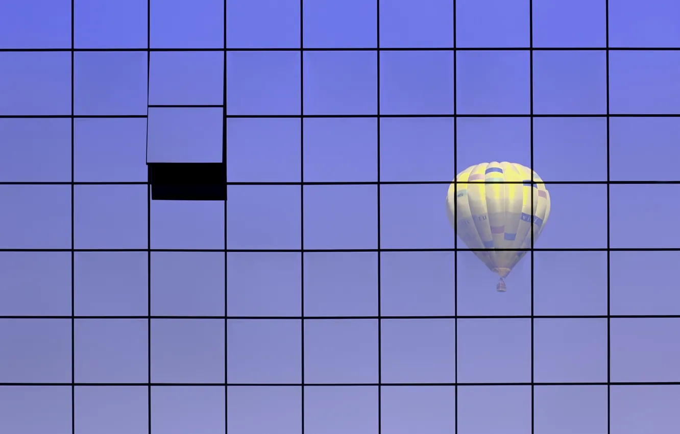Фото обои стекло, воздушный шар, стена