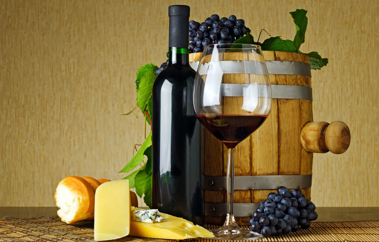 Фото обои листья, стол, вино, красное, бокал, бутылка, сыр, хлеб