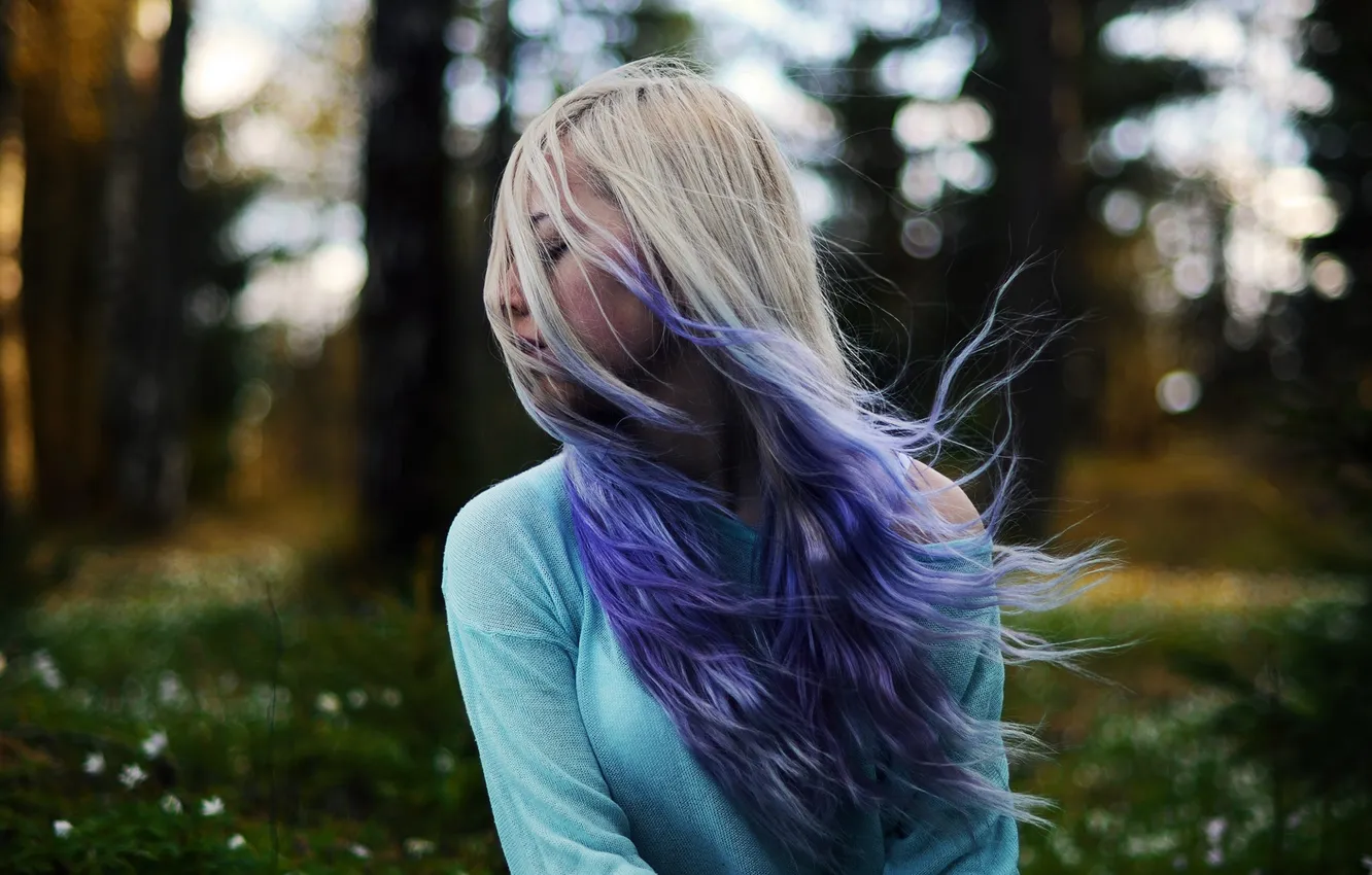 Фото обои лес, цветы, волосы, forest, flowers, hair, фиолетовый-светлые волосы, purple-blonde hair