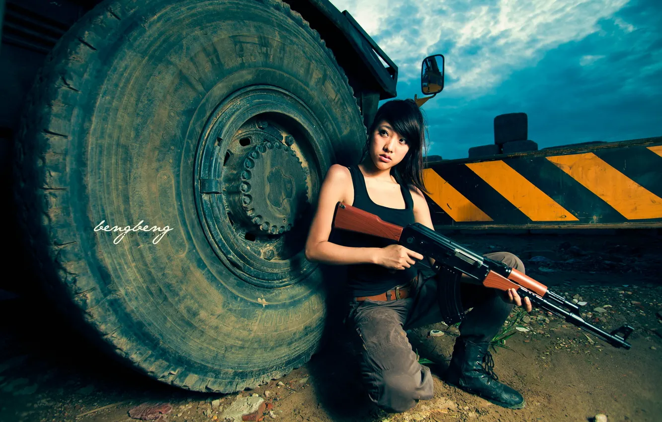 Фото обои девушка, оружие, азиатка