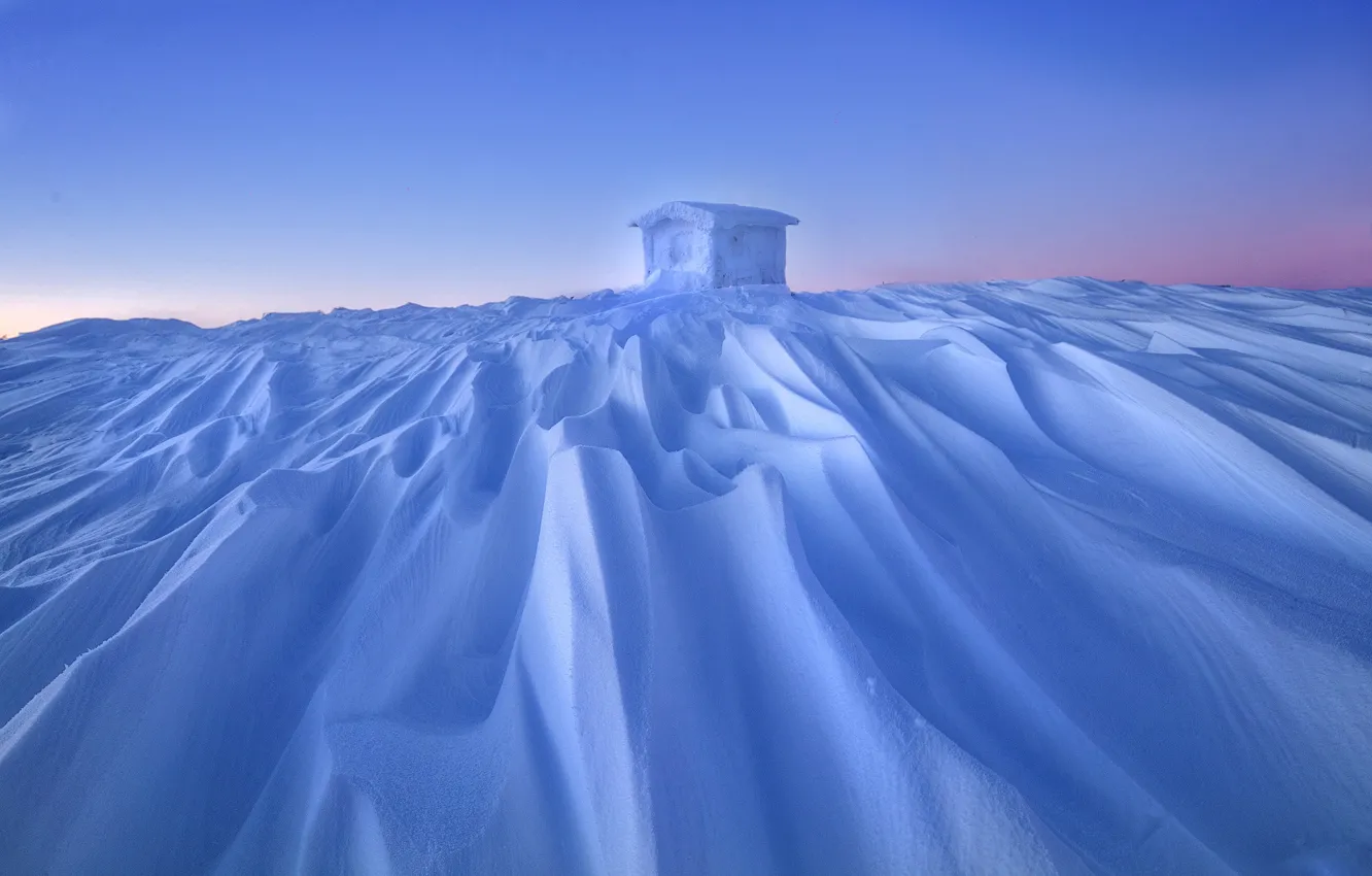 Фото обои зима, снег, избушка, сугробы, домик, Андрей Базанов