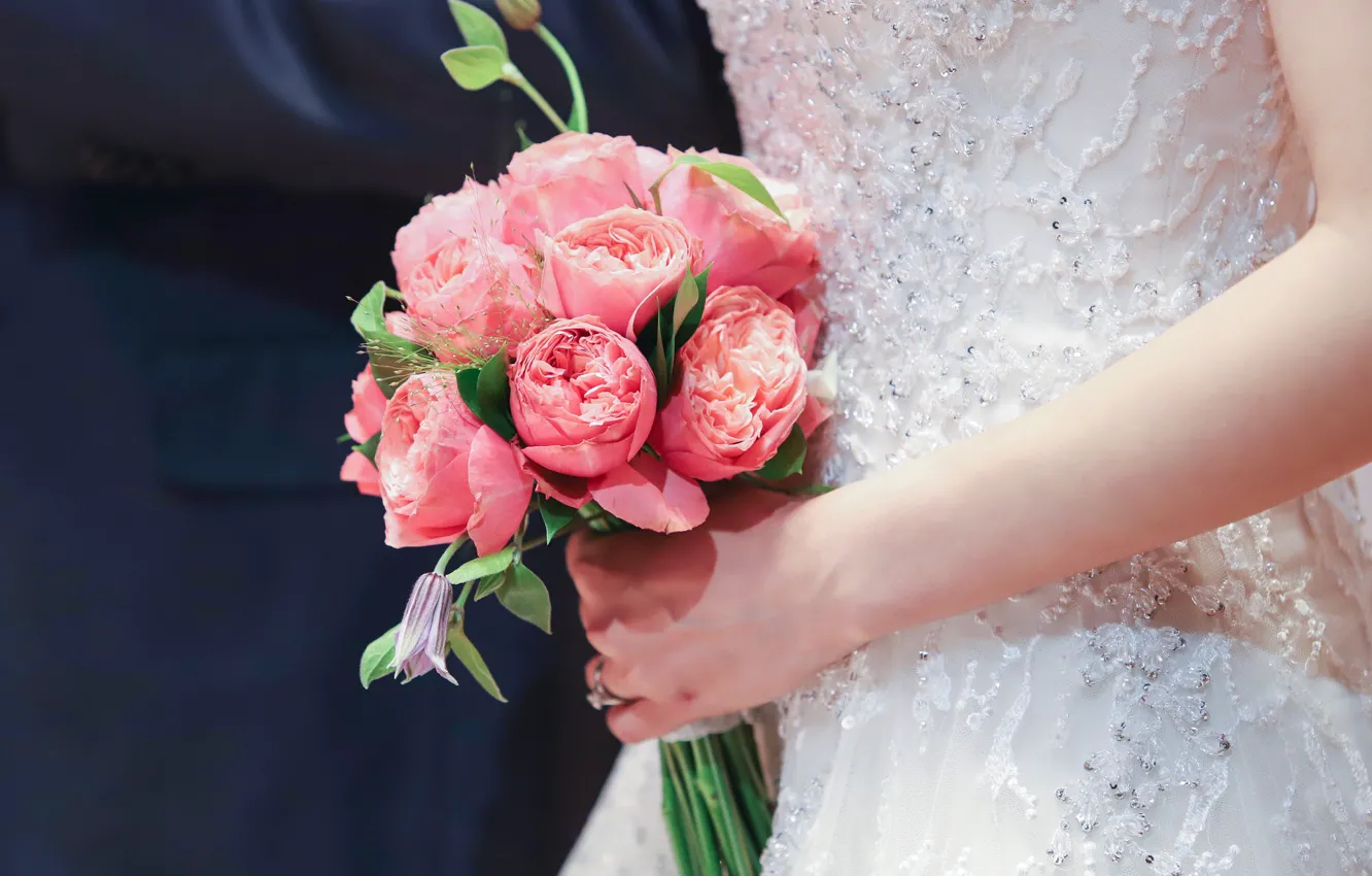 Фото обои девушка, цветы, розы, букет, платье, невеста