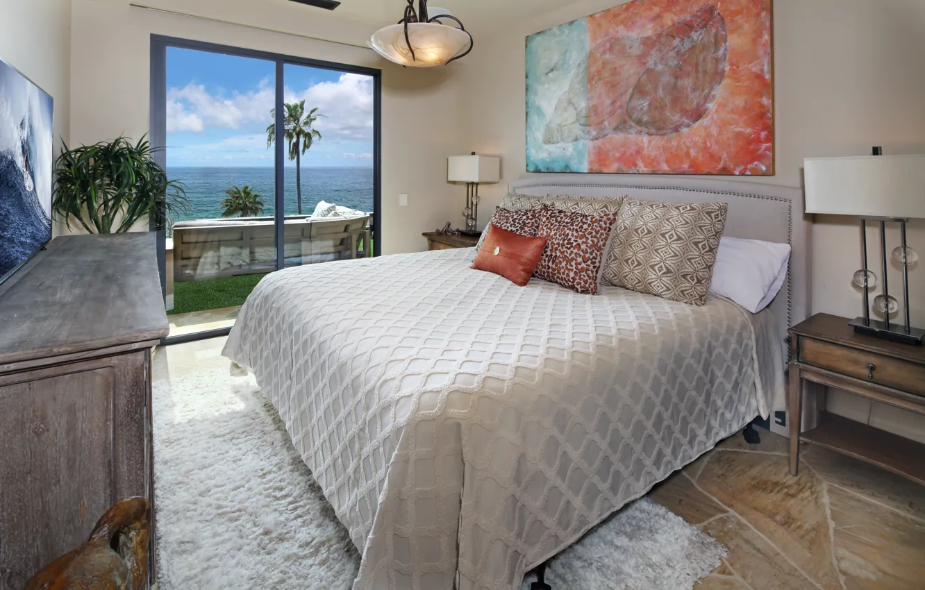 Фото обои море, пальмы, вид, кровать, подушки, горизонт, люстра, спальня