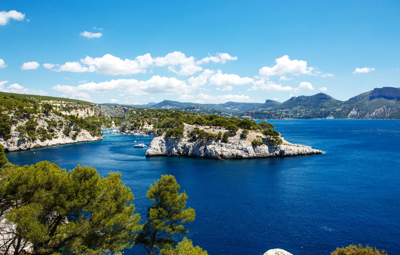 Фото обои море, скалы, берег, Франция, бухта, лодки, катера, Marseille