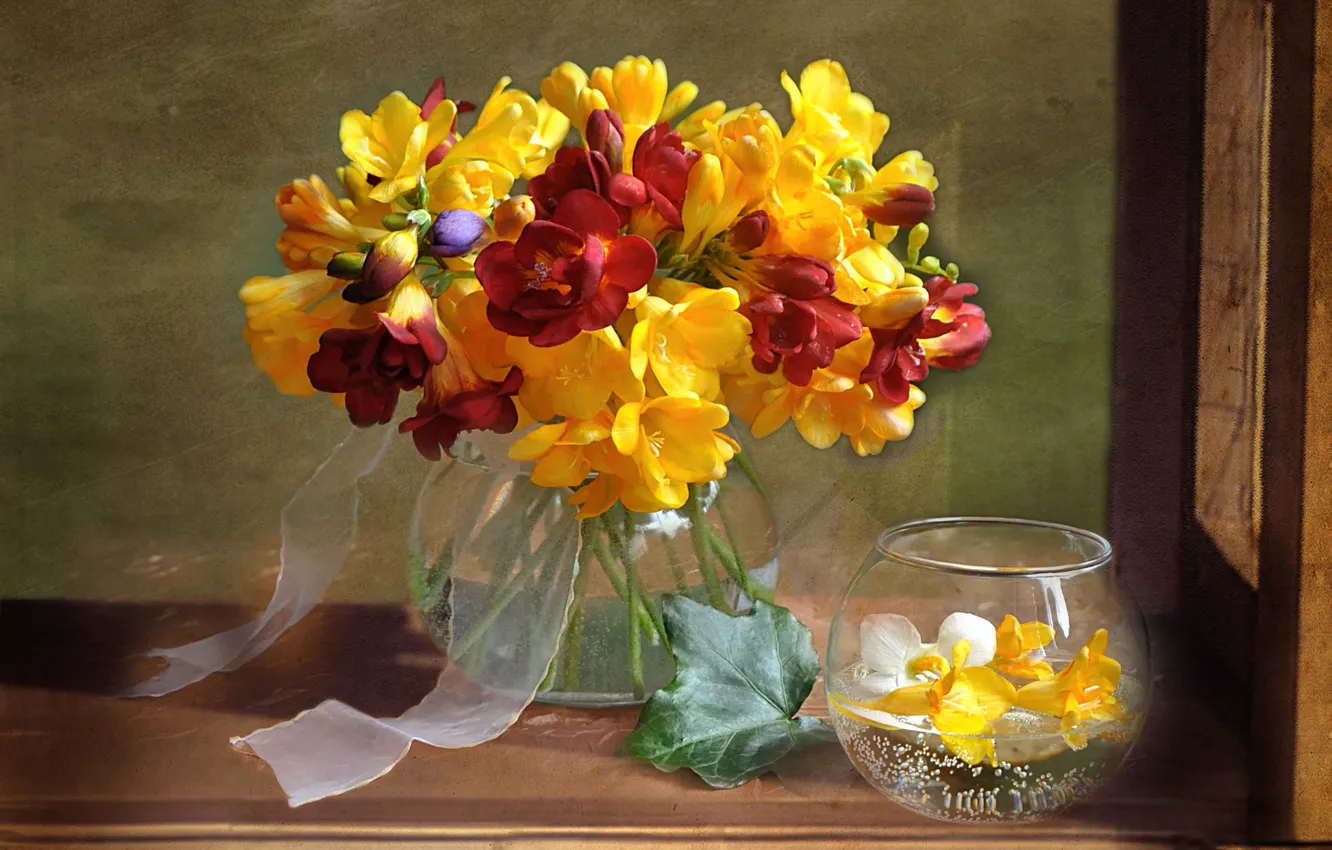 Фото обои лето, цветы, букет, ваза, фрезия, натюрморты