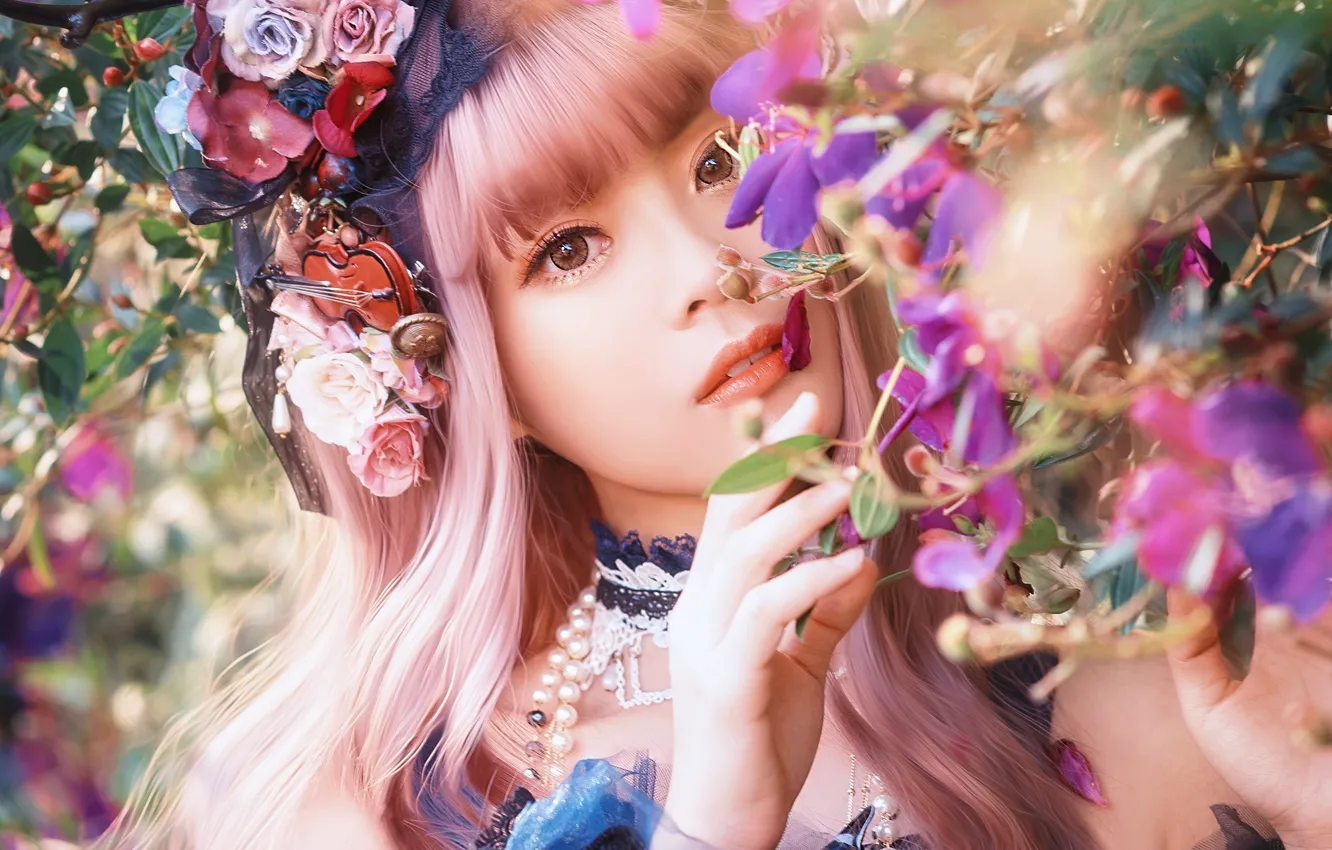 Фото обои взгляд, девушка, цветы, поза, портрет, платье, азиатка, венок