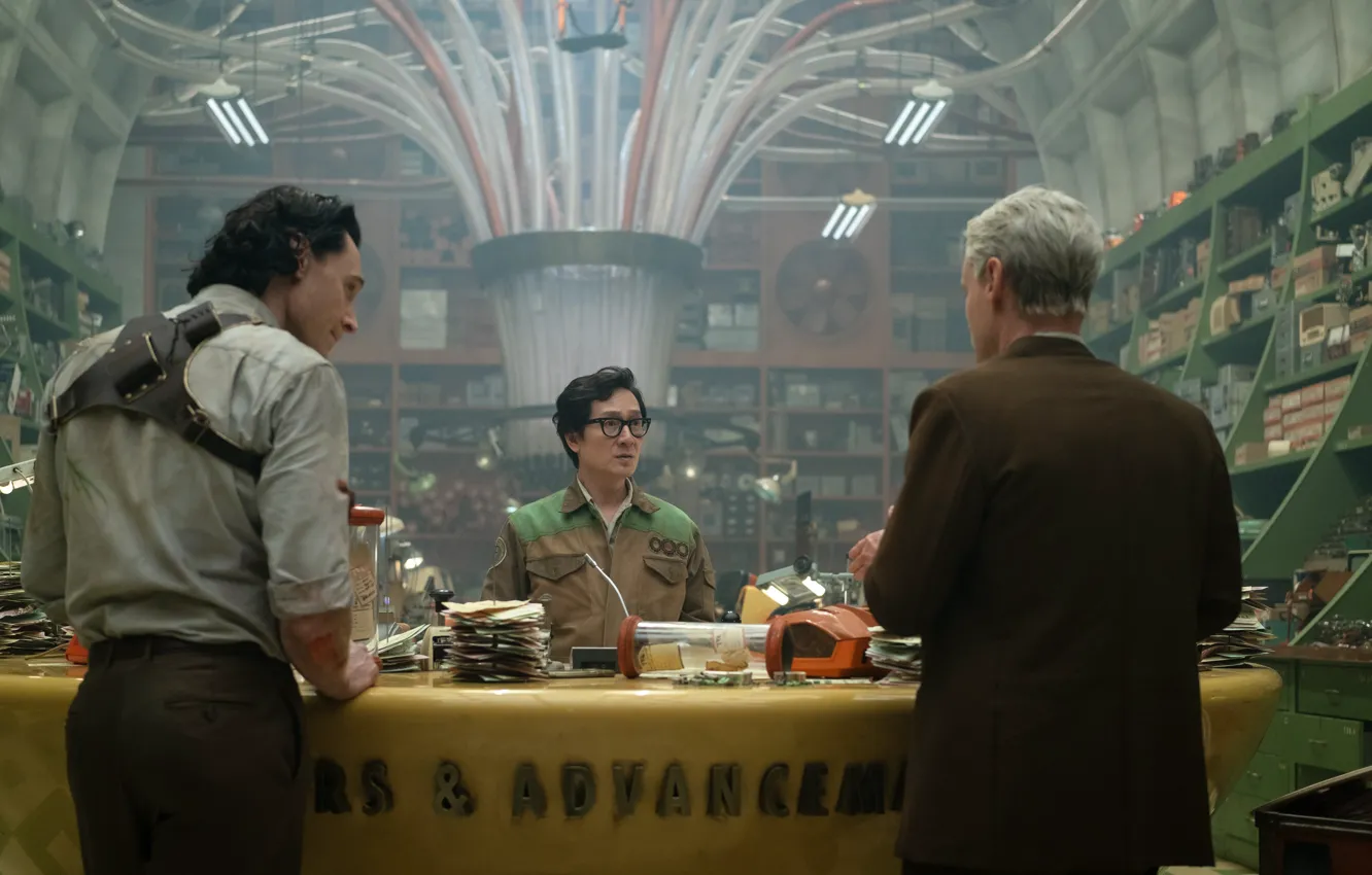Фото обои Mobius, Loki, Tom Hiddleston, Owen Wilson, Season 2, Marvel Studios, Ke Huy Quan