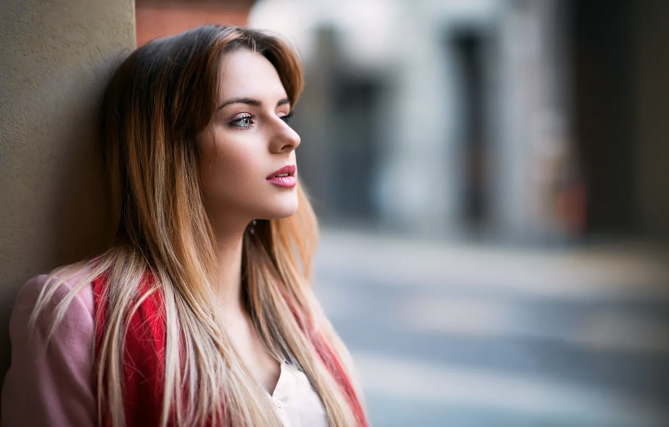 Фото обои girl, long hair, photo, photographer, blue eyes, model, lips, face