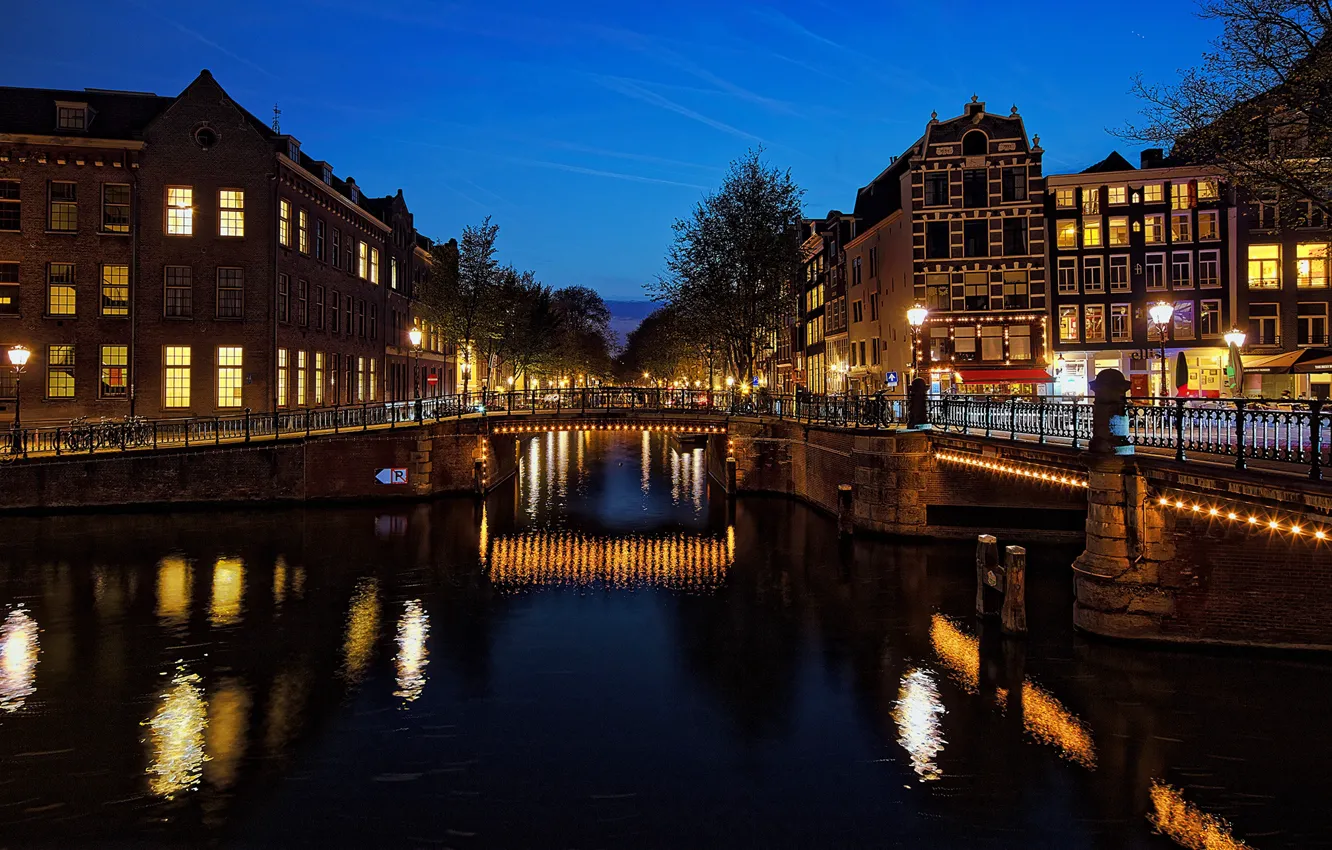 Фото обои ночь, мост, огни, река, дома, Амстердам, фонари, канал