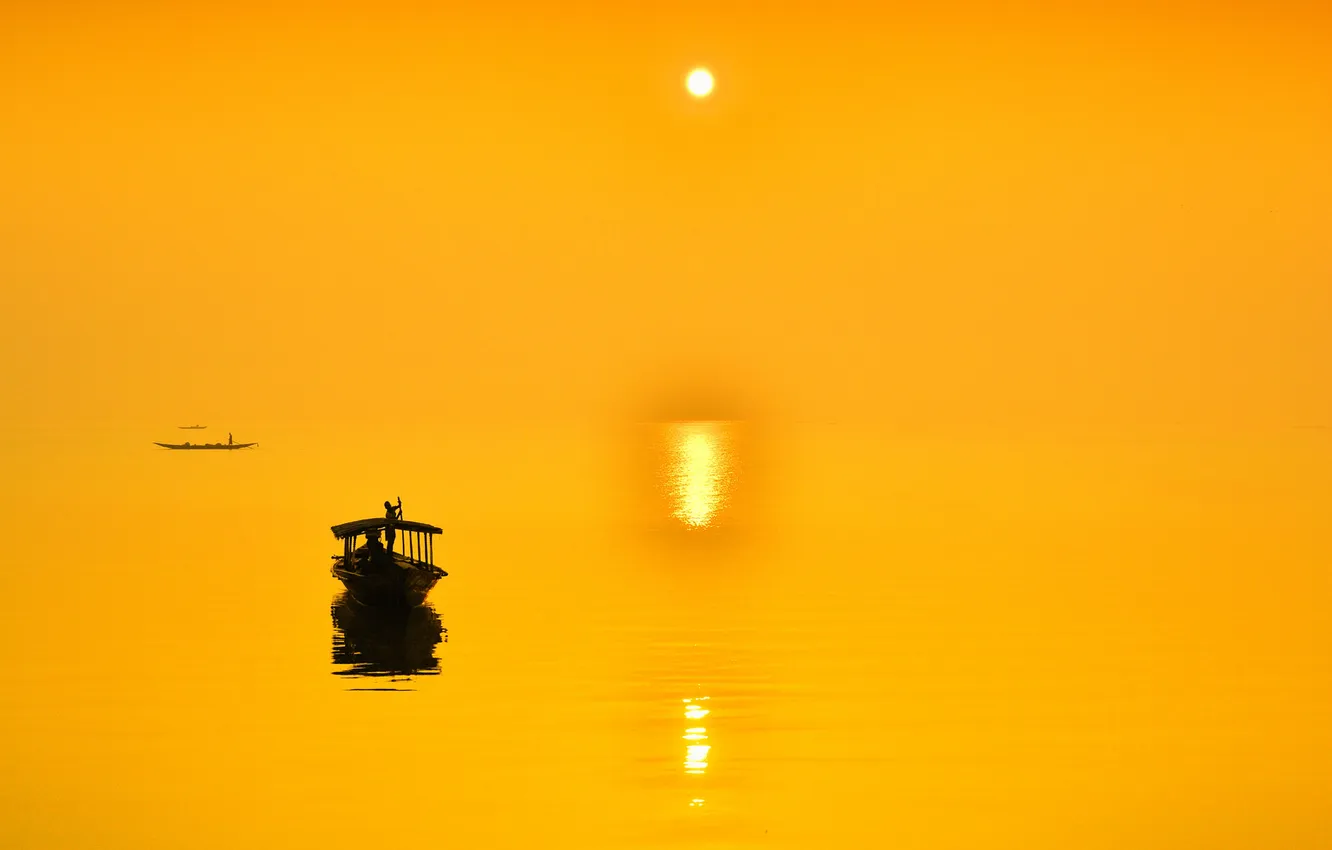 Фото обои море, небо, солнце, отражение, лодка