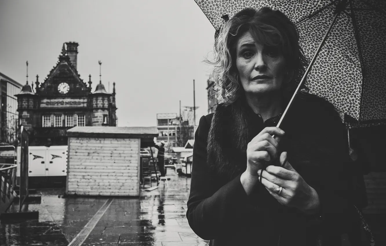 Фото обои глаза, лицо, зонтик, улица, женщина, волосы, губы, быт