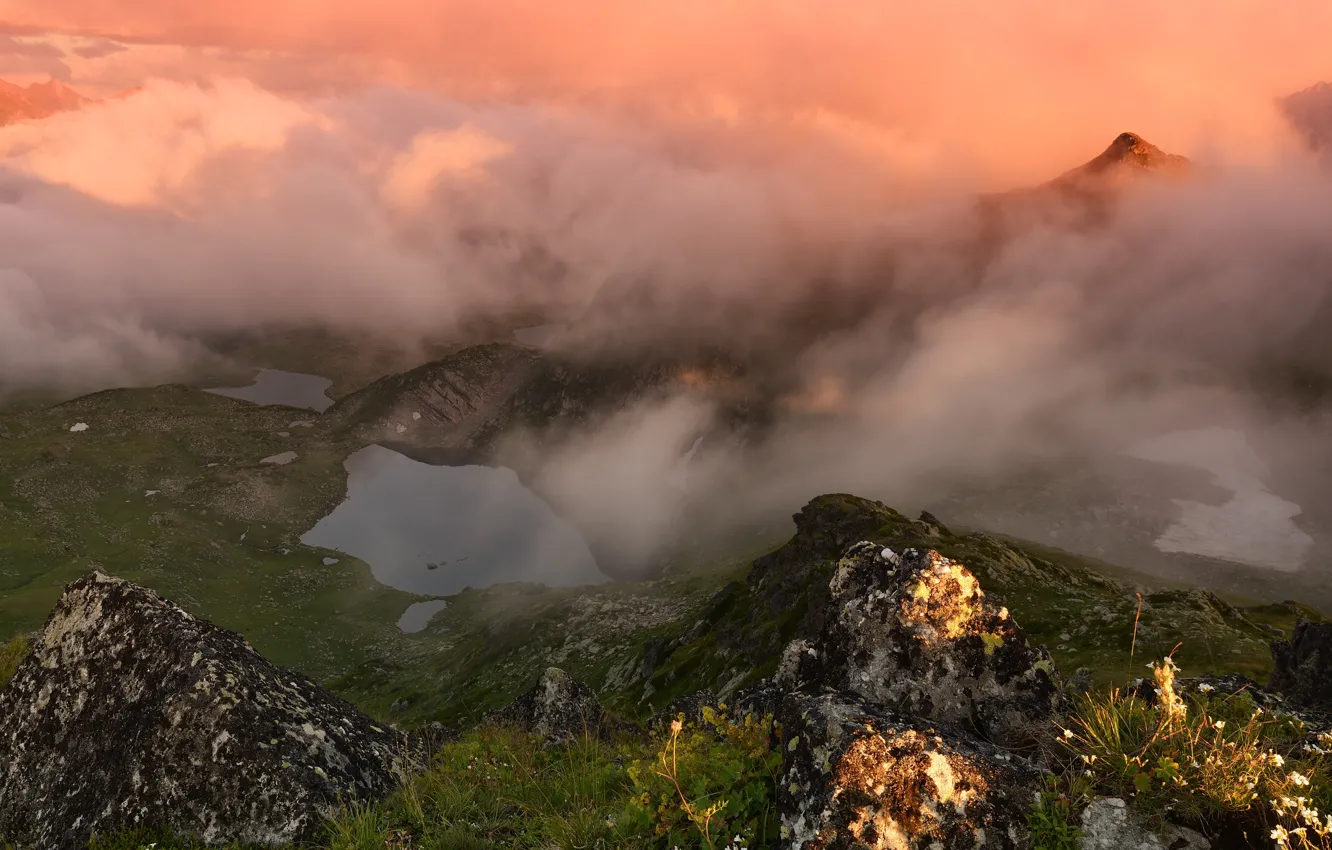 Фото обои горы, туман, озеро, Россия, Карачаево-Черкессия, фотограф Максим Евдокимов
