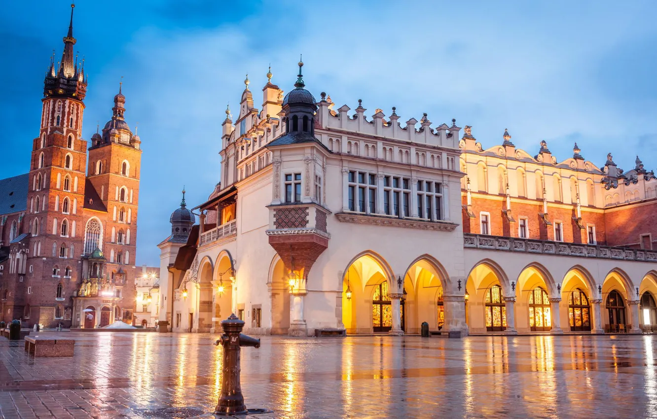 Фото обои вечер, площадь, Польша, Краков, Мариацкий костел, Saint Mary's Basilica